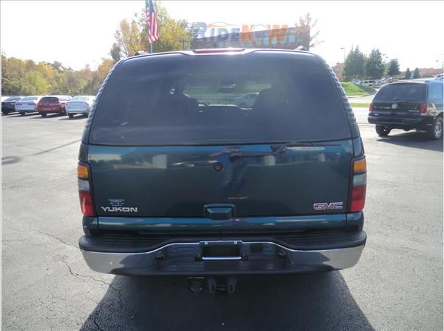GMC Yukon 2005 photo 3