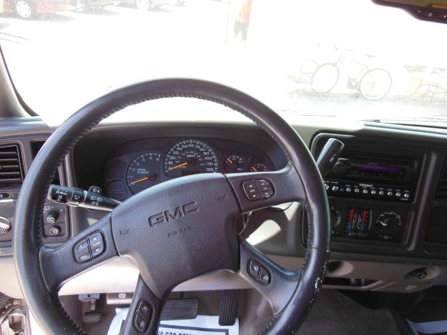 GMC Yukon 2005 photo 1