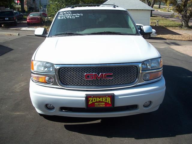 GMC Yukon 2005 photo 4