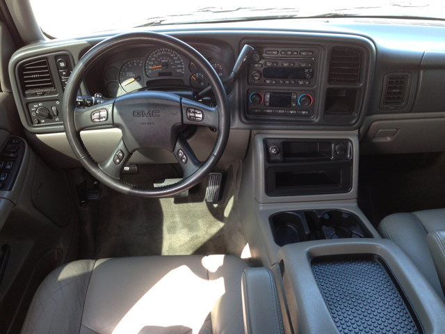 GMC Yukon 2005 photo 13