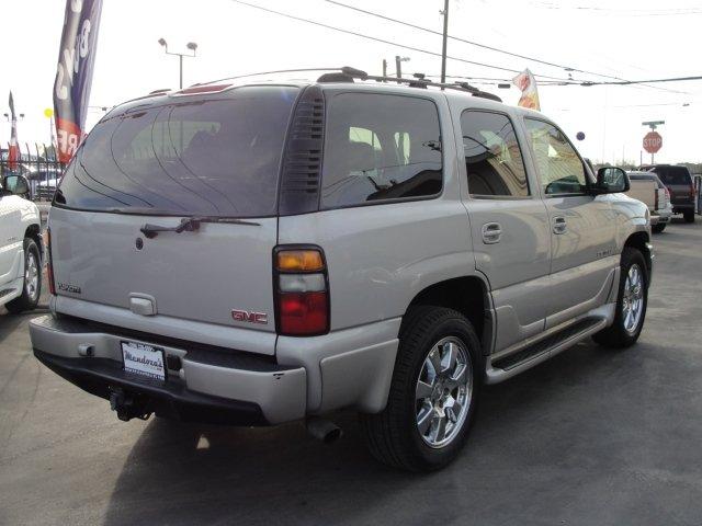 GMC Yukon 2005 photo 2