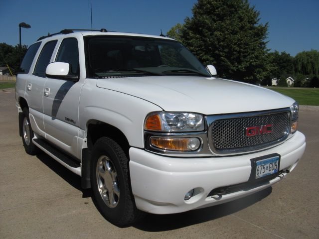 GMC Yukon 2005 photo 2