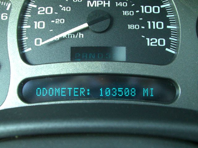 GMC Yukon 2005 photo 2