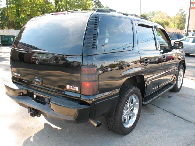GMC Yukon 2005 photo 2
