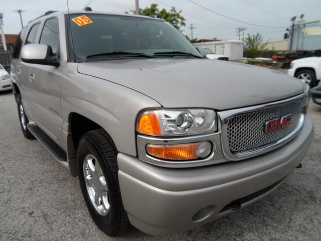 GMC Yukon 2005 photo 2