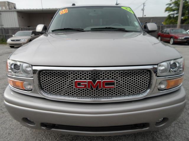 GMC Yukon 2005 photo 3