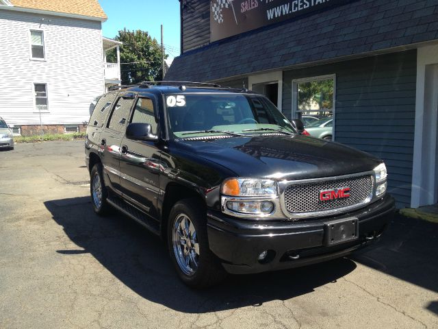 GMC Yukon 2005 photo 1