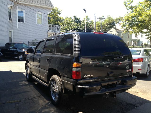 GMC Yukon 2005 photo 3