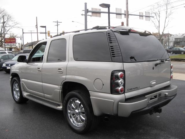 GMC Yukon 2005 photo 2