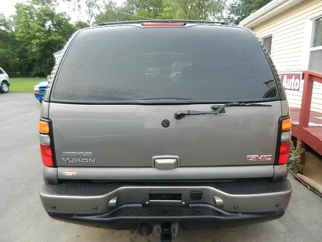 GMC Yukon 2005 photo 1