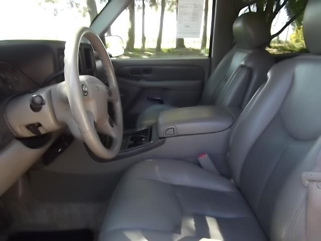 GMC Yukon 2005 photo 2