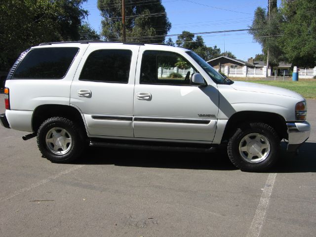 GMC Yukon 2005 photo 2