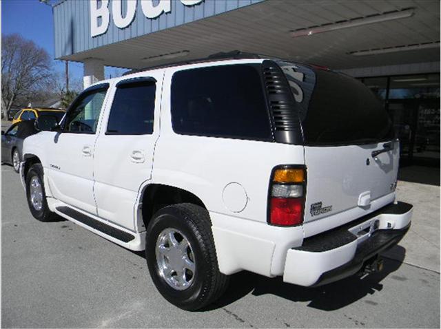 GMC Yukon 2005 photo 2