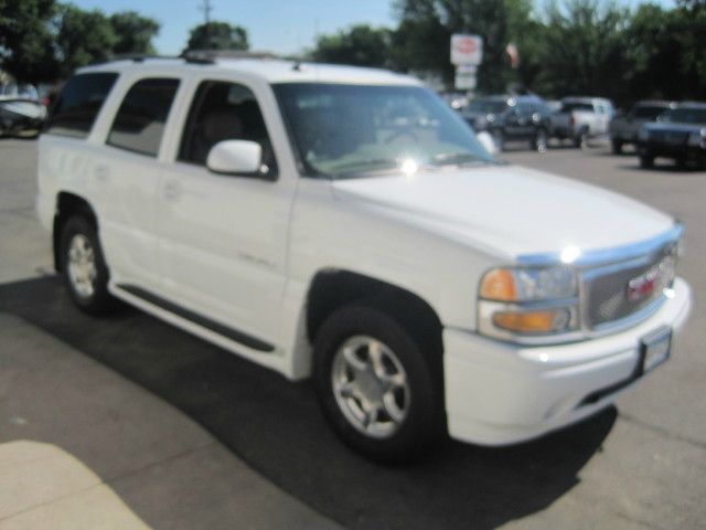 GMC Yukon 2005 photo 2