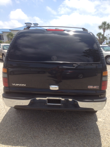 GMC Yukon 2005 photo 2