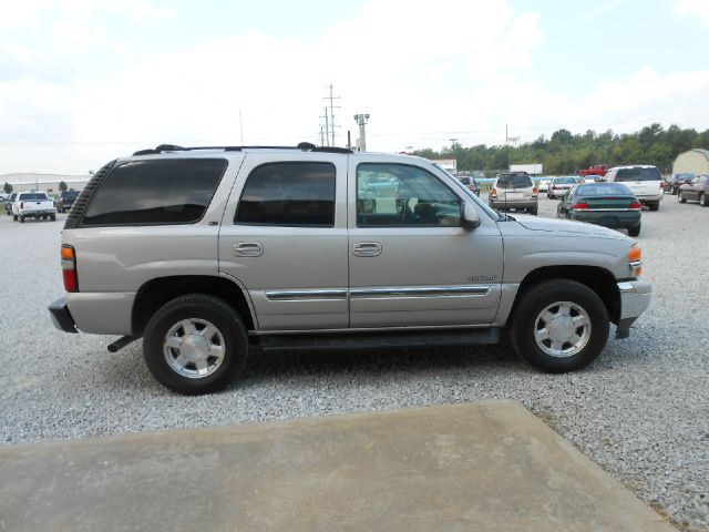 GMC Yukon 2005 photo 2