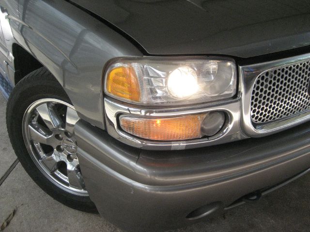 GMC Yukon 2005 photo 13
