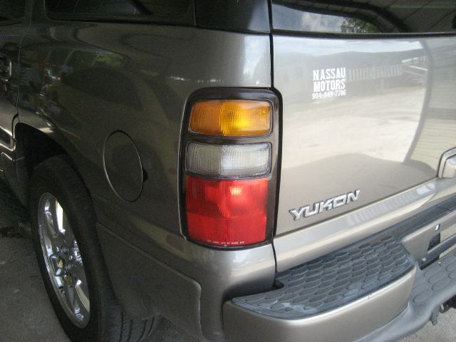 GMC Yukon 2005 photo 15