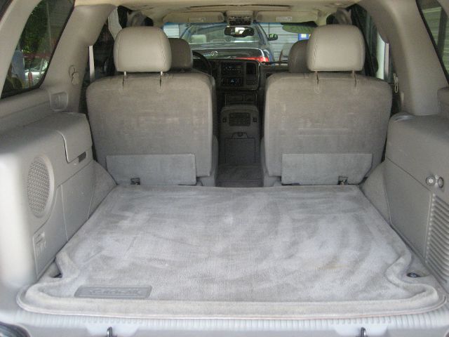 GMC Yukon 2005 photo 2