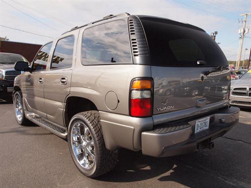 GMC Yukon 2006 photo 2
