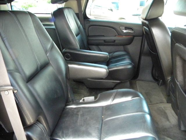 GMC Yukon Reg Cab 124 WB SLT SUV