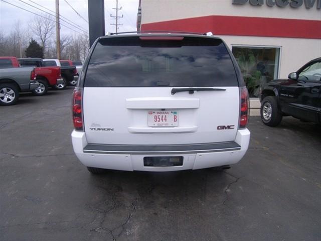 GMC Yukon 2007 photo 2