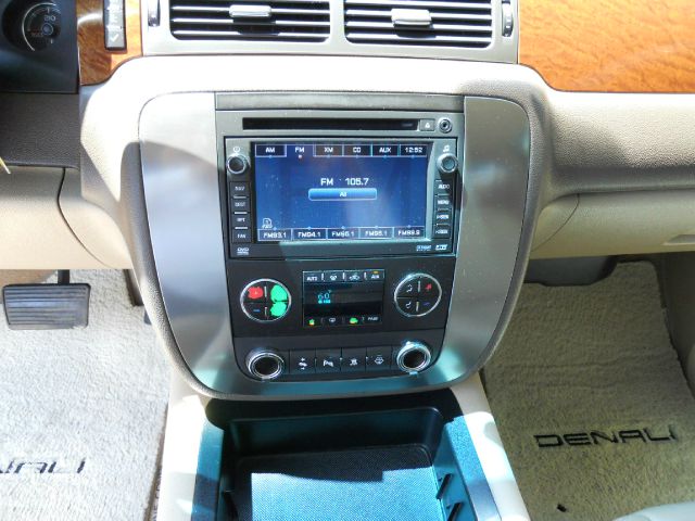 GMC Yukon 2007 photo 2