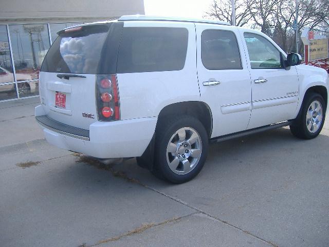 GMC Yukon 2007 photo 2