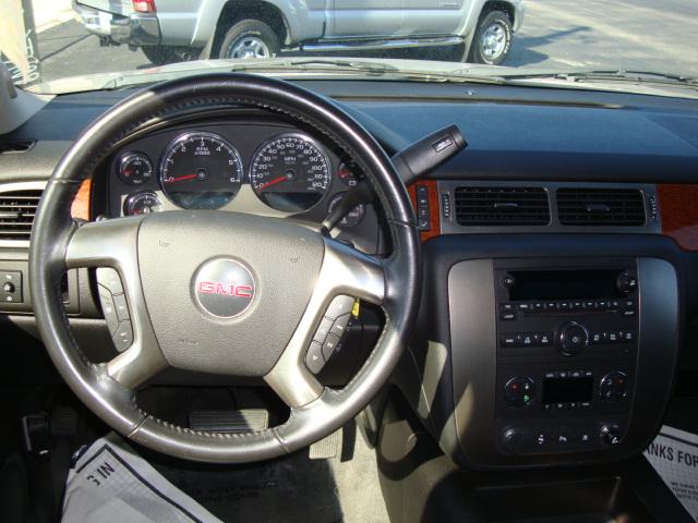 GMC Yukon 2007 photo 2