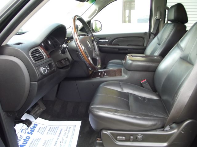 GMC Yukon LS Regular Cab Short Bed 2WD SUV