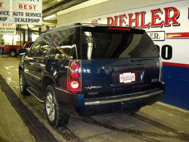 GMC Yukon 2007 photo 2