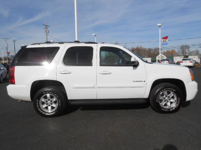 GMC Yukon 2007 photo 2
