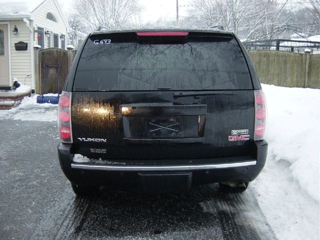 GMC Yukon EX - DUAL Power Doors SUV