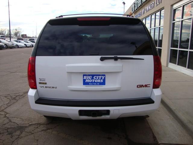GMC Yukon 2007 photo 2