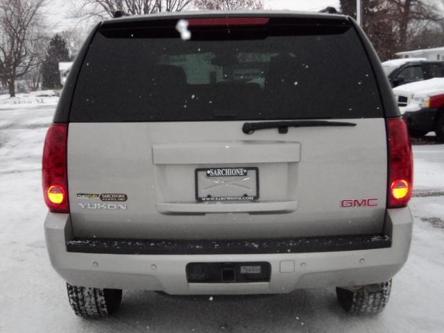 GMC Yukon 2007 photo 2