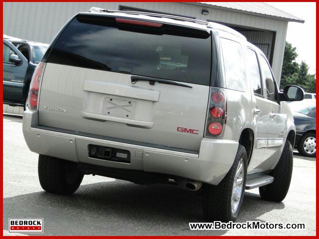 GMC Yukon 2007 photo 2
