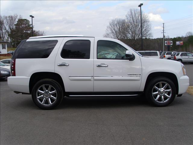GMC Yukon 2007 photo 2