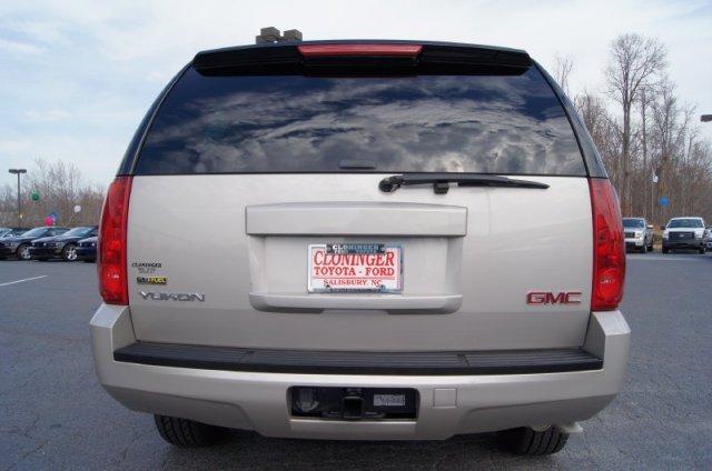 GMC Yukon 2007 photo 2
