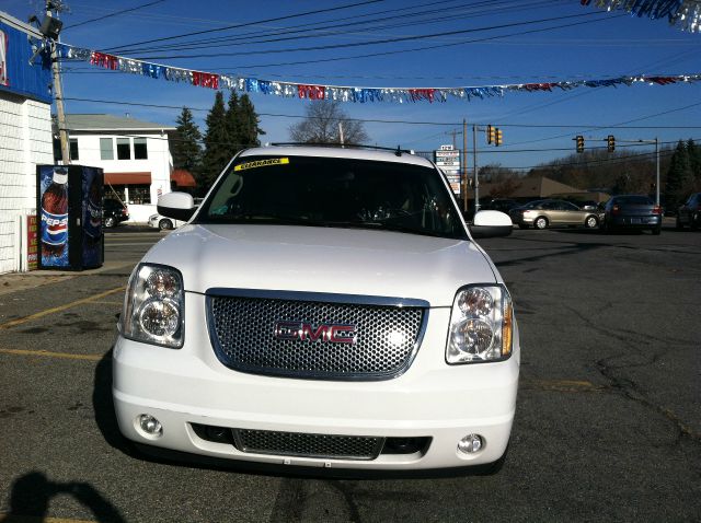 GMC Yukon EX - DUAL Power Doors SUV