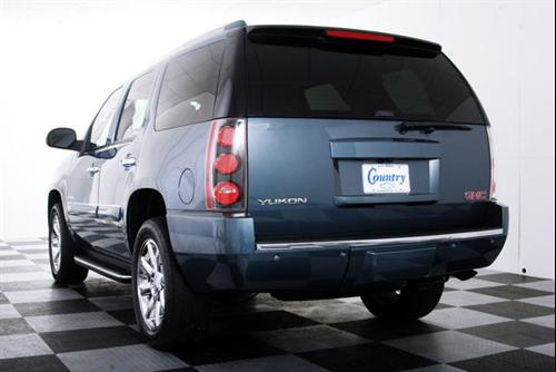 GMC Yukon 2008 photo 2