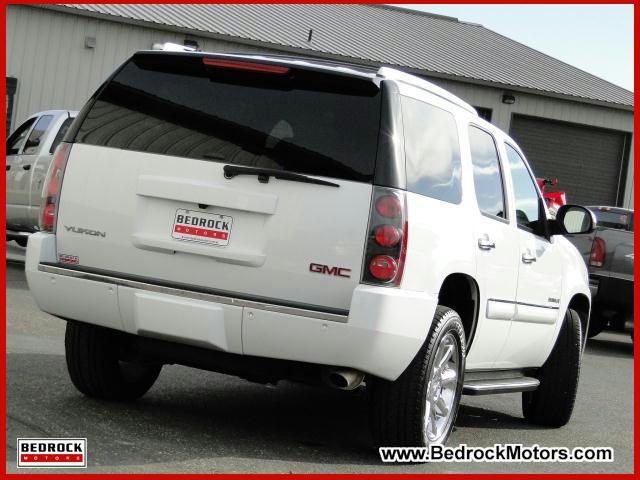 GMC Yukon 2008 photo 2