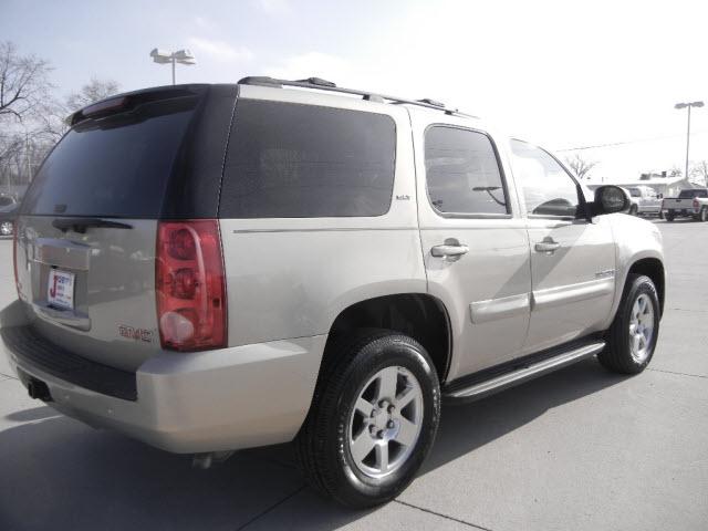 GMC Yukon 2008 photo 2