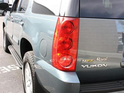 GMC Yukon 2008 photo 2
