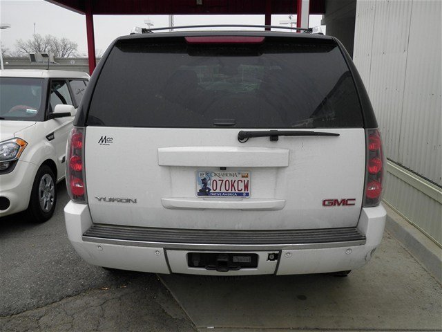 GMC Yukon 2008 photo 2