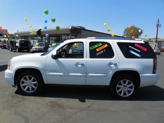 GMC Yukon EX - DUAL Power Doors SUV
