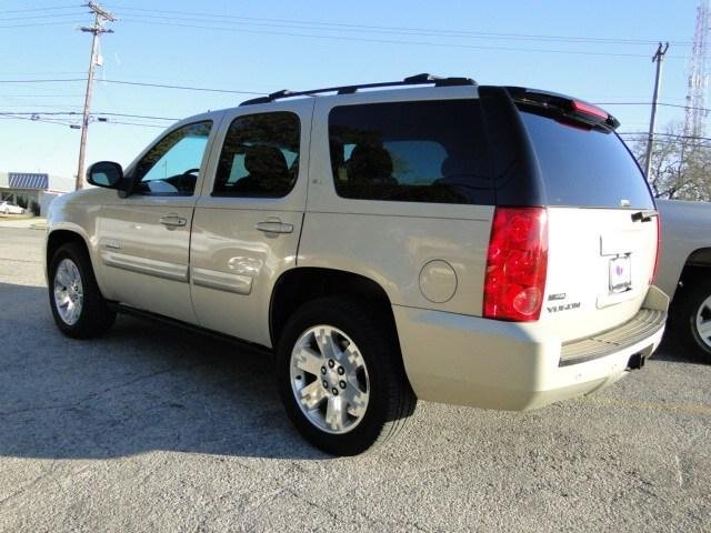 GMC Yukon 2008 photo 2
