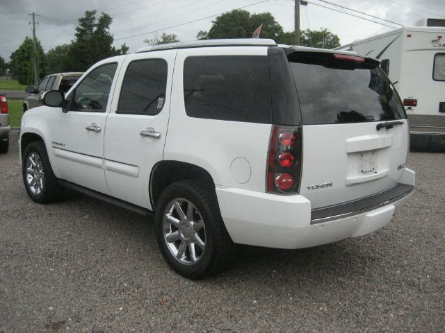 GMC Yukon EX - DUAL Power Doors SUV