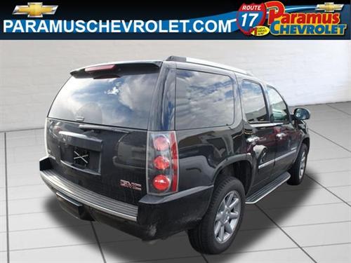 GMC Yukon 2009 photo 2