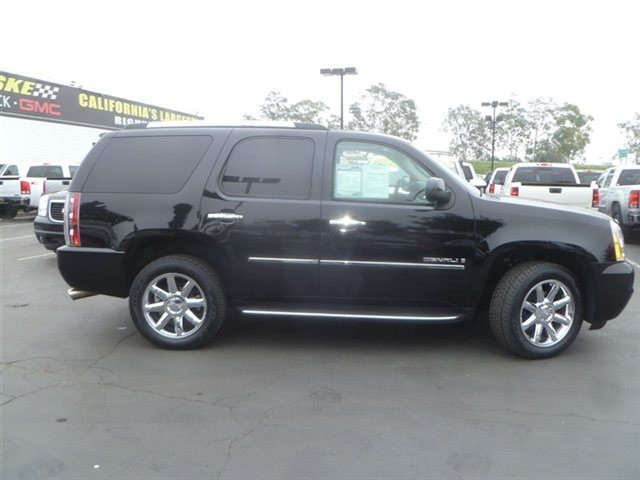 GMC Yukon 2009 photo 2
