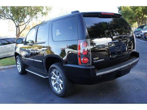 GMC Yukon 2009 photo 2